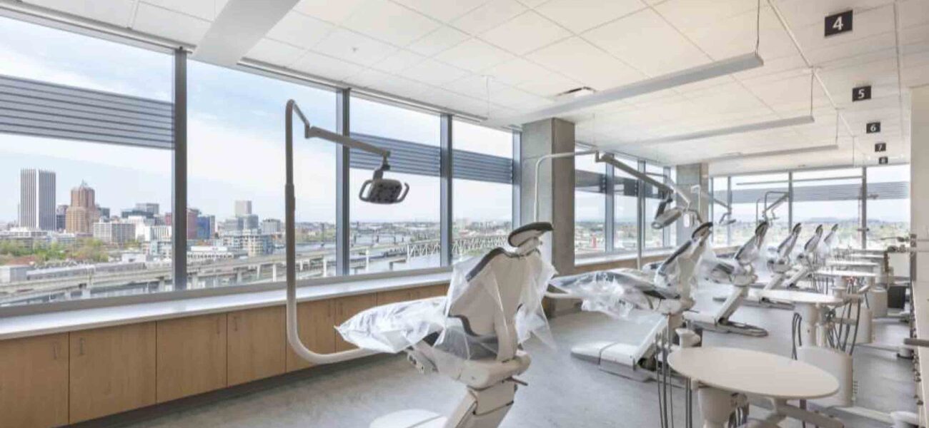 Light-Filled Dental Clinic Simulation 