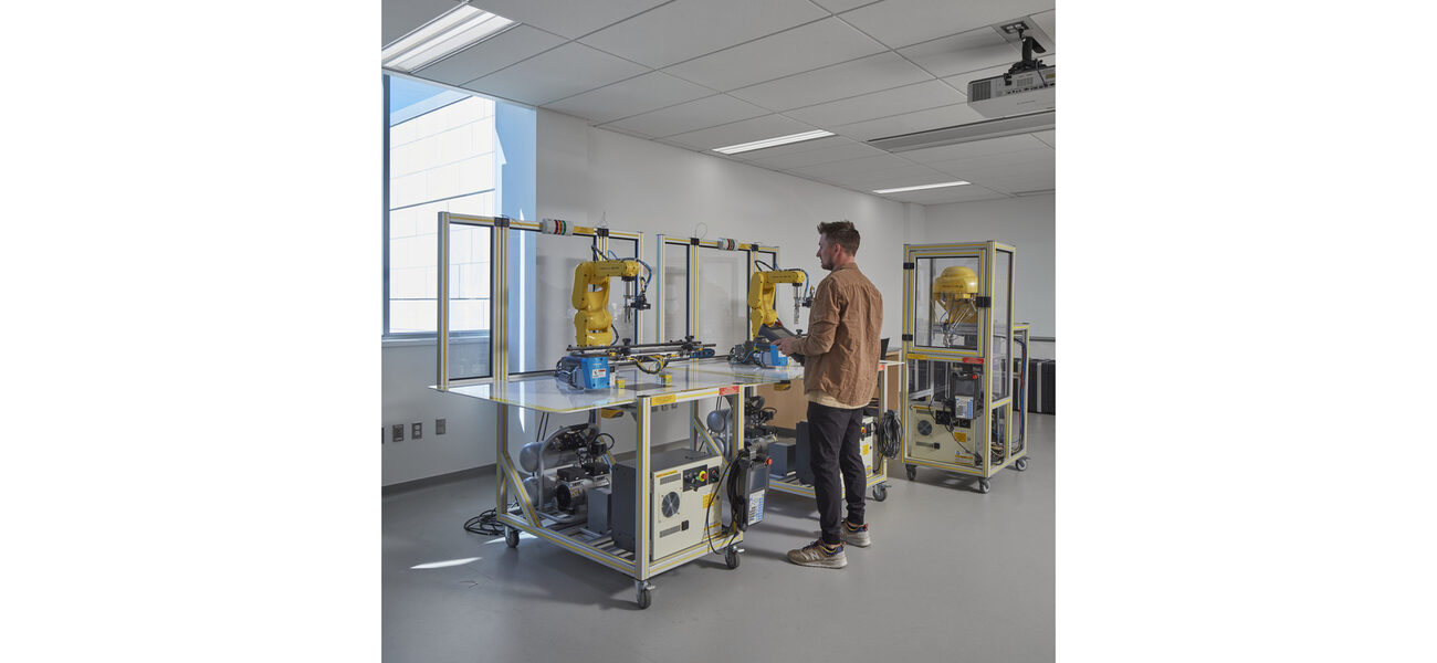 Robotics/Mechatronics Lab Robotics/Mechatronics Lab